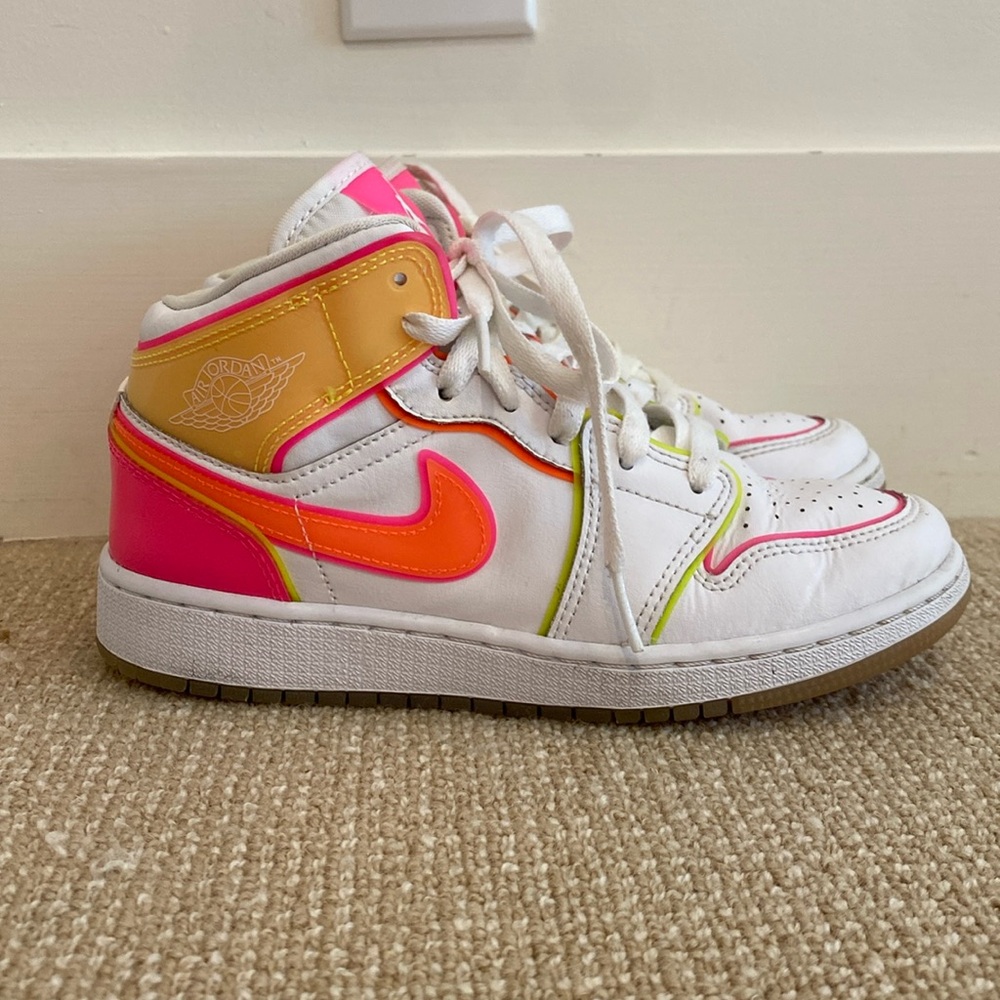 Jordan Mid 1 Neon